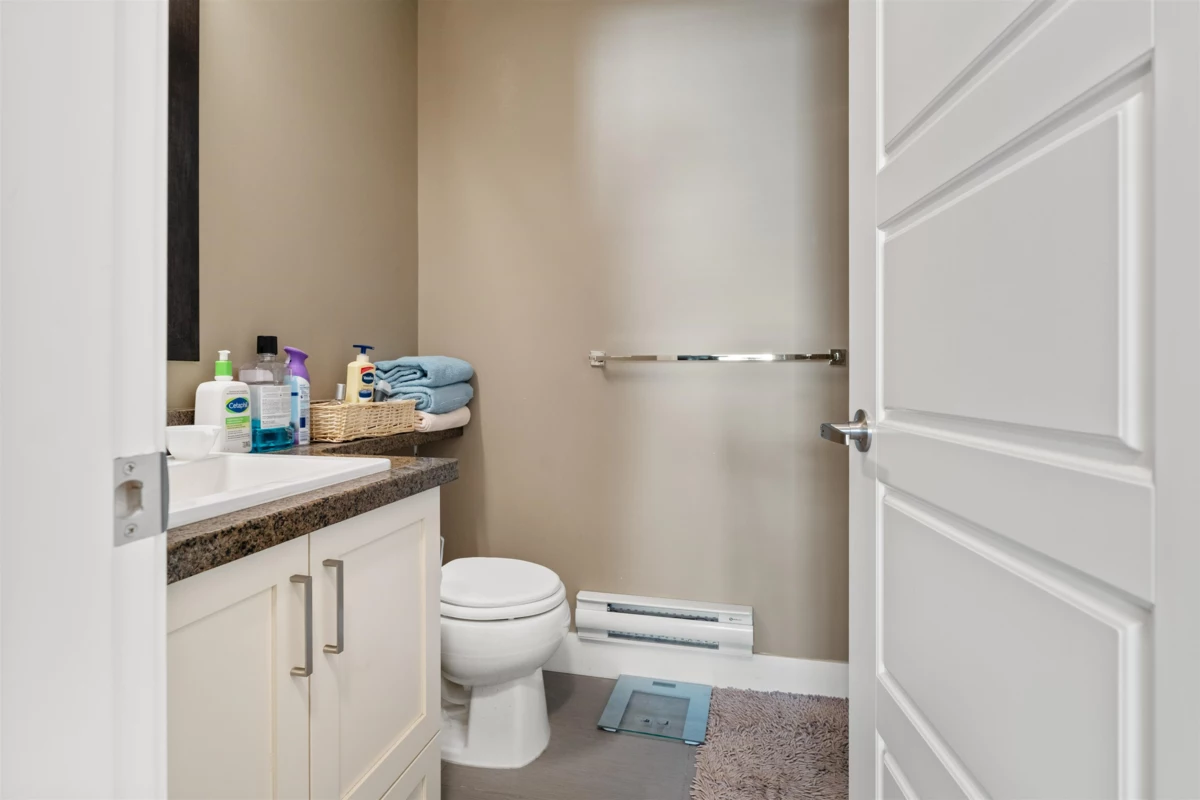 Primary Bathroom Photo of 30 19525 73 Avenue, Surrey, BC