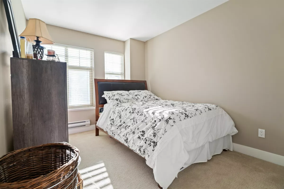 Walk-In Closet Photo of 30 19525 73 Avenue, Surrey, BC