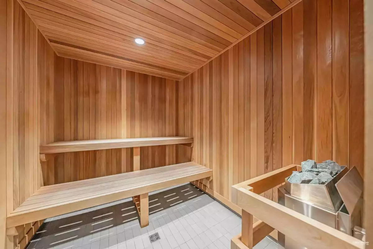 Entry Foyer Photo of 607 680 Quayside Drive, New Westminster, BC