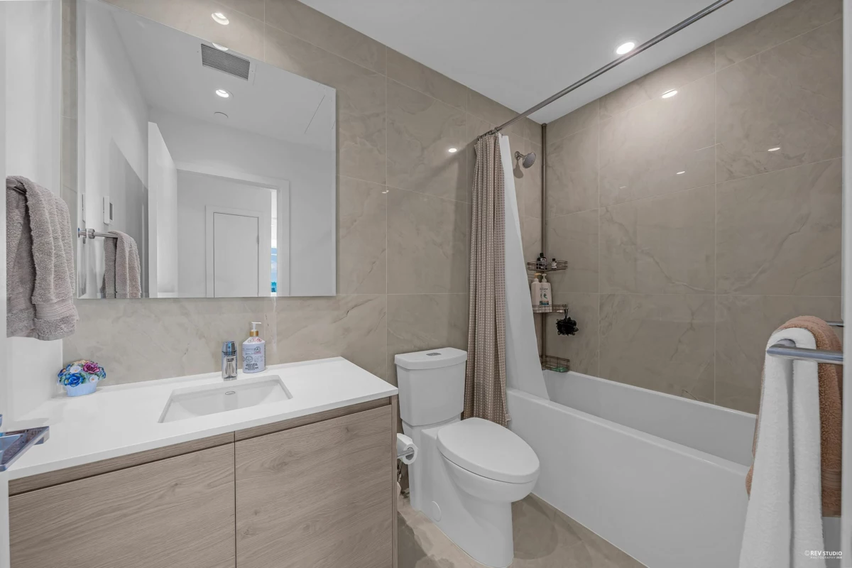 Guest Bathroom Photo of 607 680 Quayside Drive, New Westminster, BC