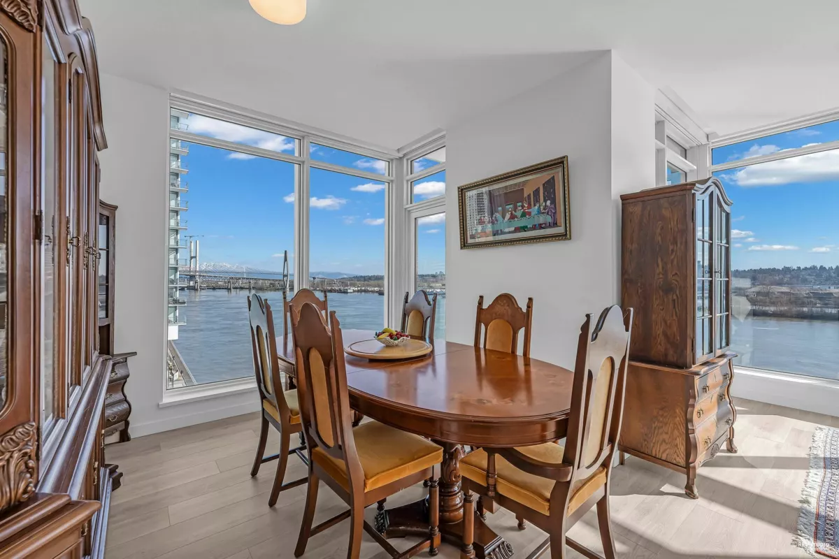 Kitchen Photo of 607 680 Quayside Drive, New Westminster, BC