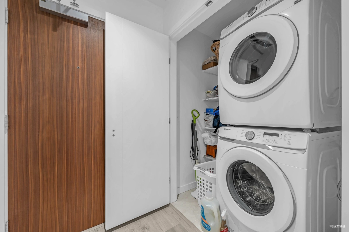 Outdoor Deck Photo of 607 680 Quayside Drive, New Westminster, BC