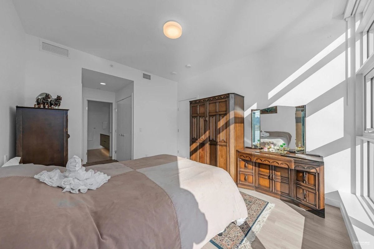 Primary Bathroom Photo of 607 680 Quayside Drive, New Westminster, BC