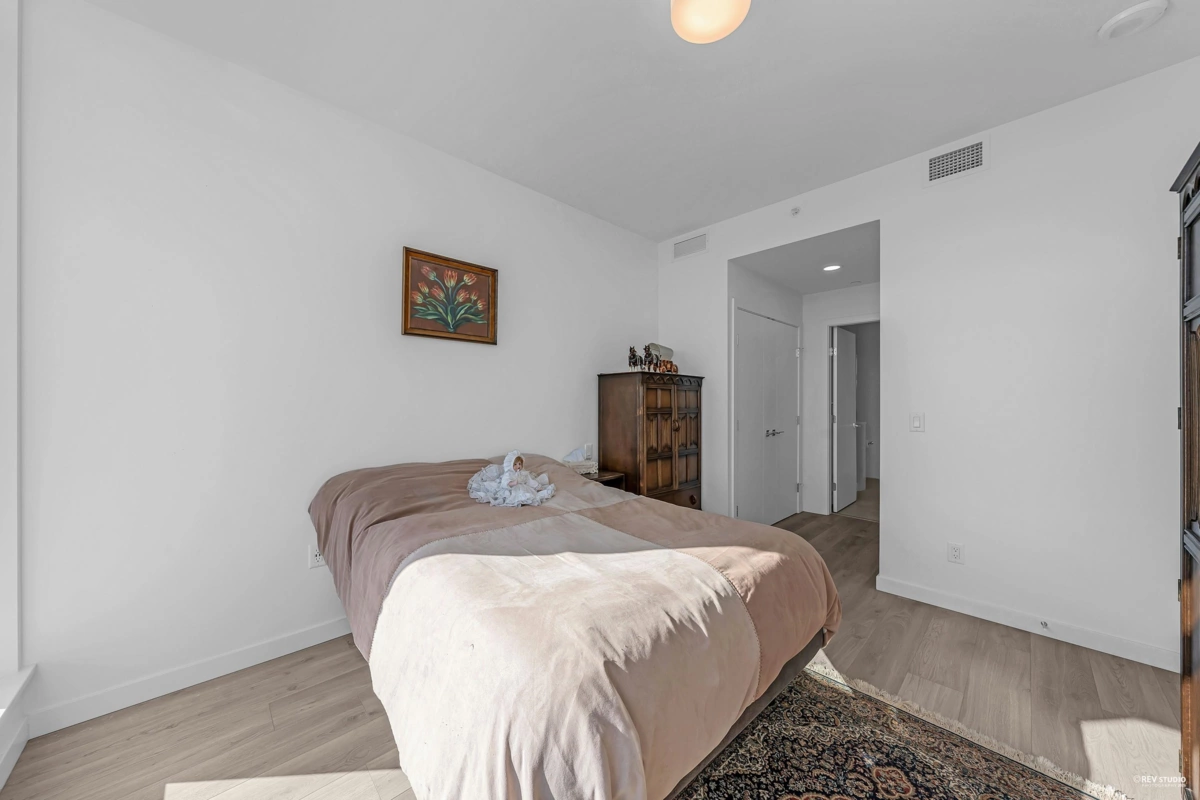 Walk-In Closet Photo of 607 680 Quayside Drive, New Westminster, BC