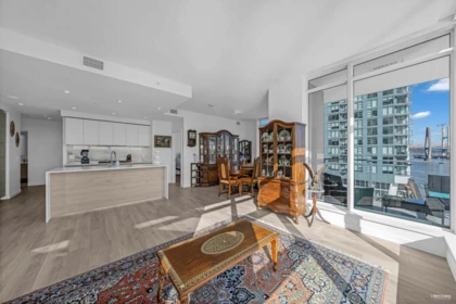607 680 Quayside Drive, New Westminster, BC