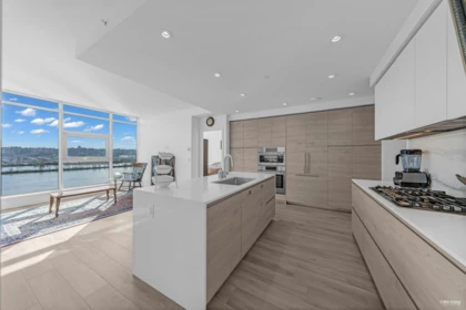 607 680 Quayside Drive, New Westminster, BC