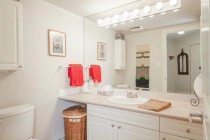 207 15466 North Bluff Road, White Rock, BC