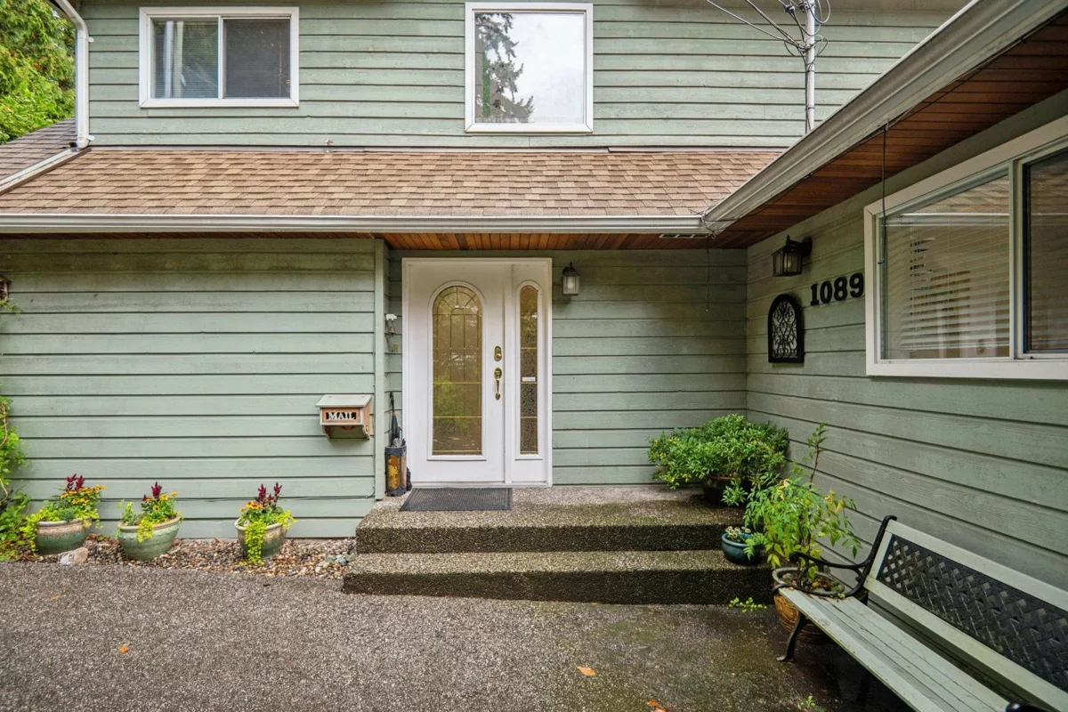 Garden / Landscaping Photo of 1089 Kilmer Road, North Vancouver, BC