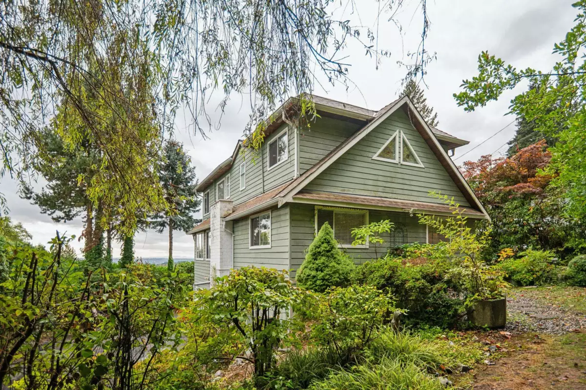 Hot Tub / Spa Photo of 1089 Kilmer Road, North Vancouver, BC