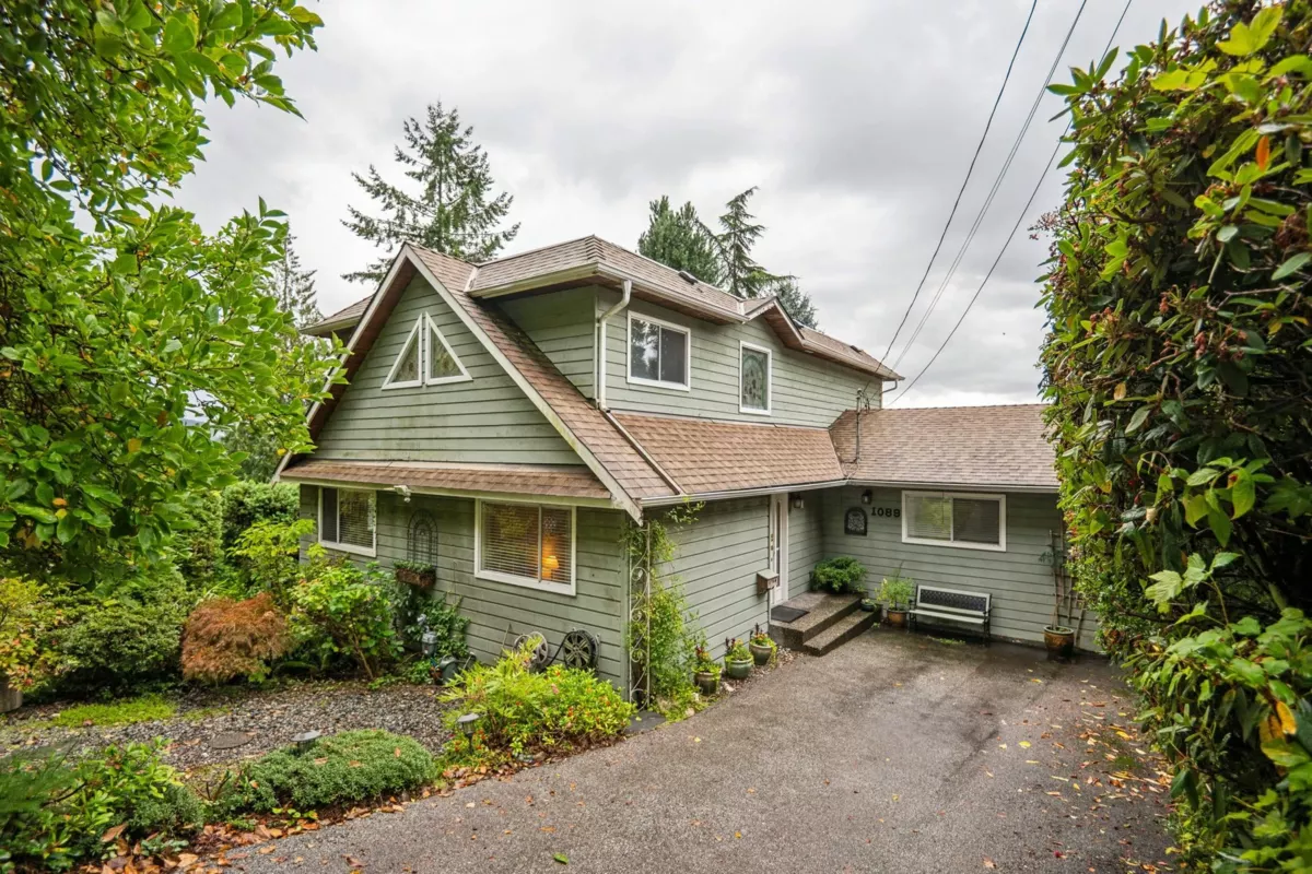 Swimming Pool Photo of 1089 Kilmer Road, North Vancouver, BC