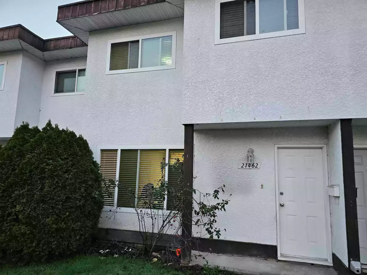 Entry Foyer Photo of 21462 Mayo Place, Maple Ridge, BC