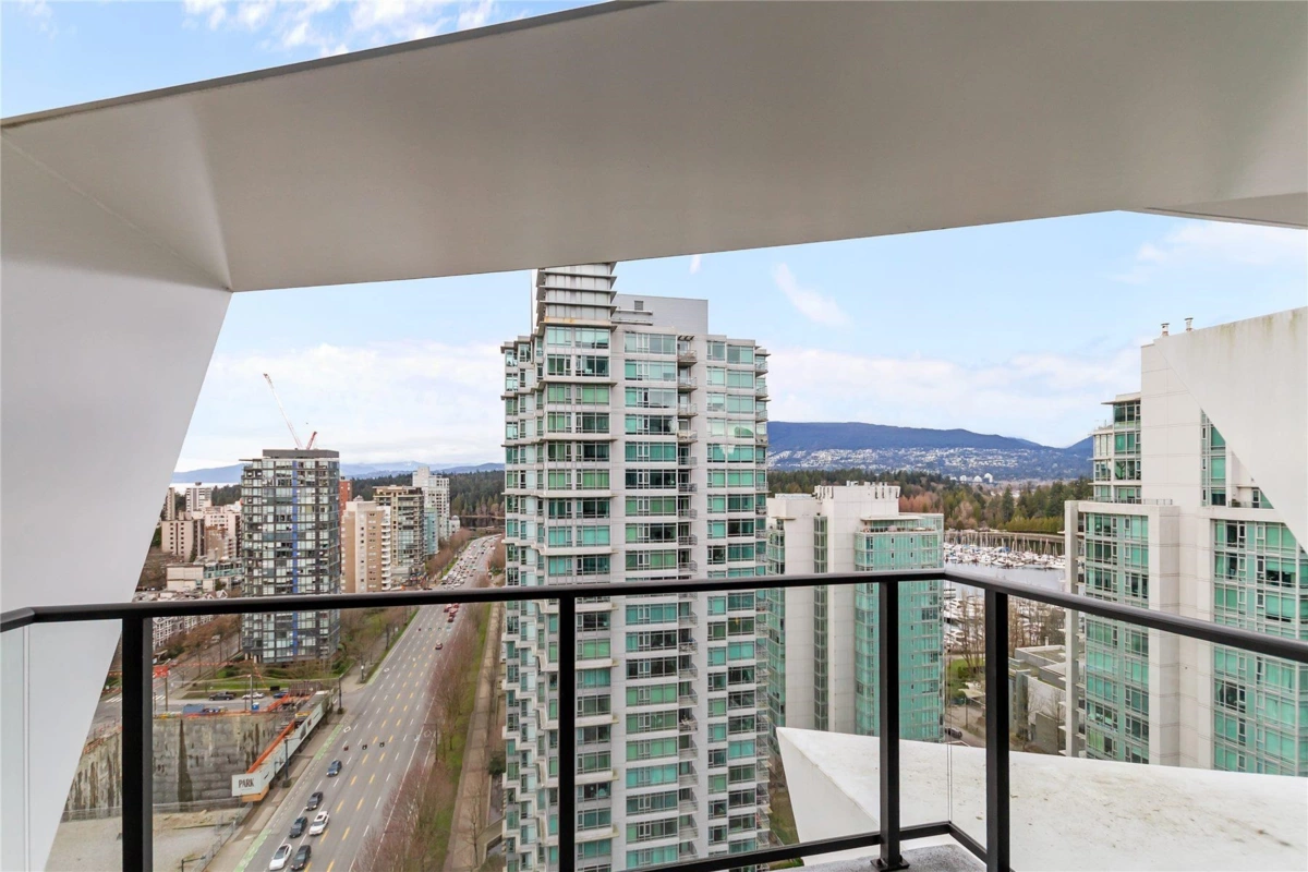 Kitchen Island Photo of 2006 620 Cardero Street, Vancouver, BC