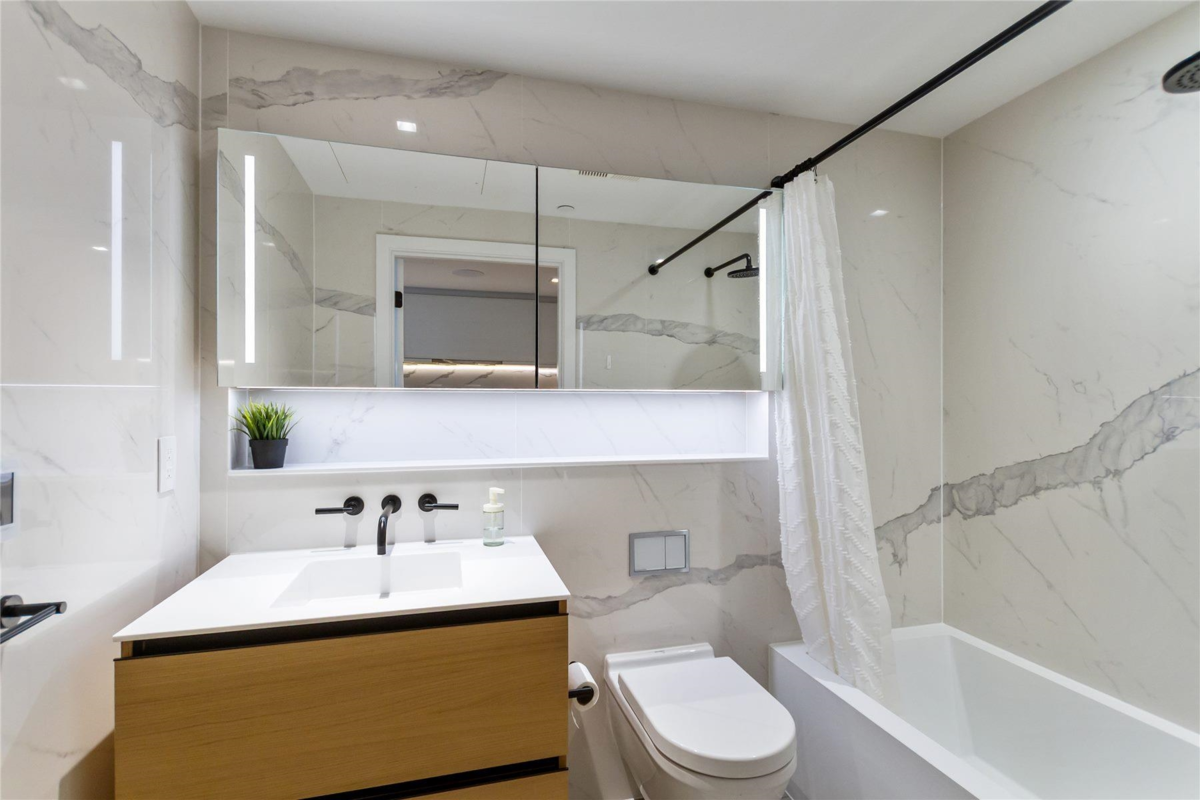 Powder Room Photo of 2006 620 Cardero Street, Vancouver, BC