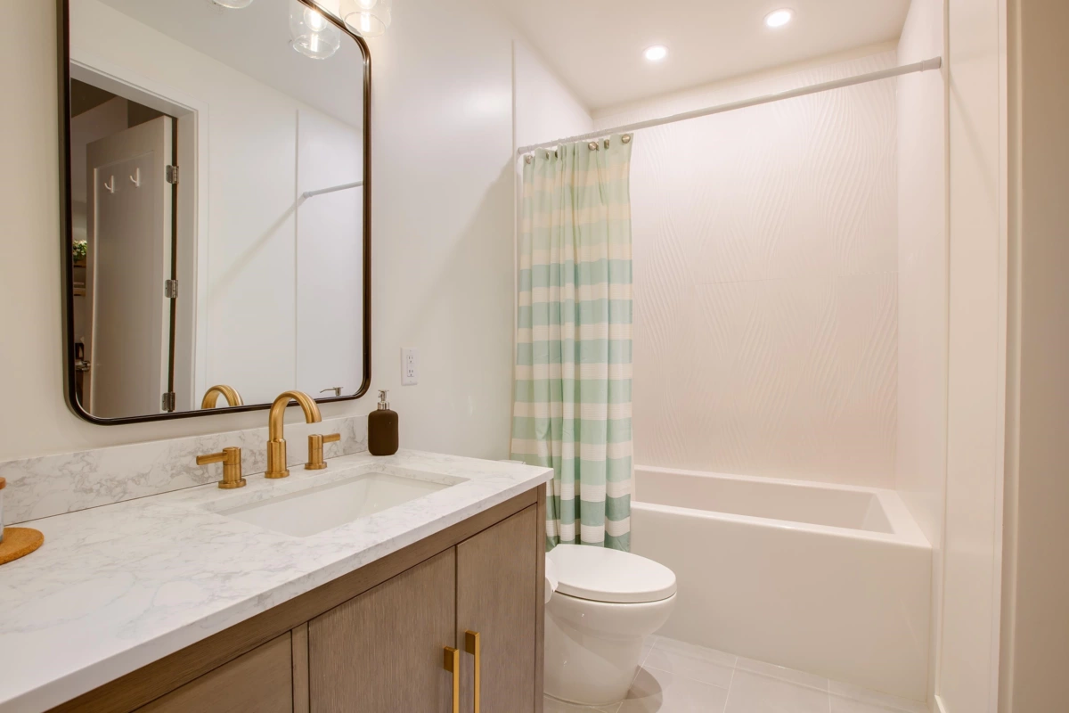 Powder Room Photo of 501 1616 Columbia Street, Vancouver, BC