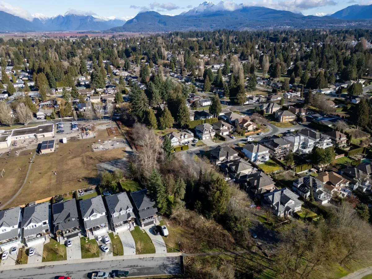 Primary Bathroom Photo of 20886 River Road, Maple Ridge, BC