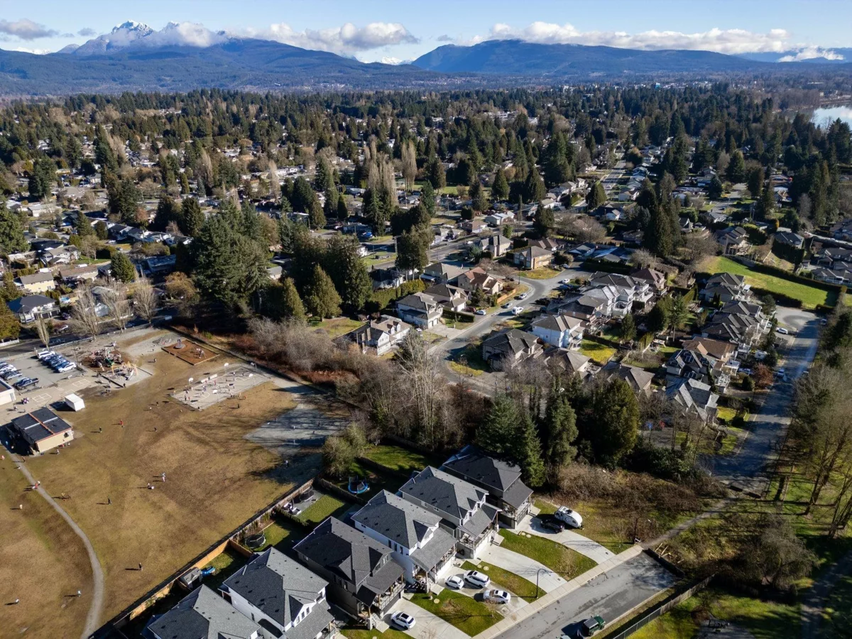 Walk-In Closet Photo of 20886 River Road, Maple Ridge, BC