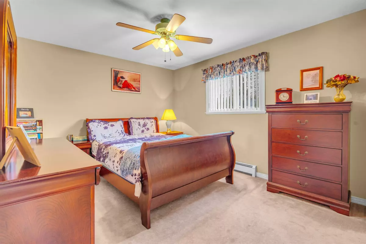 Basement Recreation Room Photo of 15878 99a Avenue, Surrey, BC