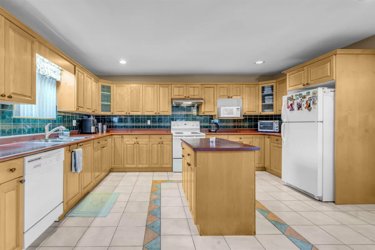 Breakfast Nook Photo of 15878 99a Avenue, Surrey, BC