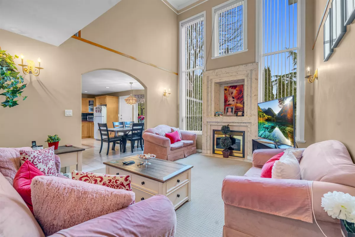 Family Room Photo of 15878 99a Avenue, Surrey, BC