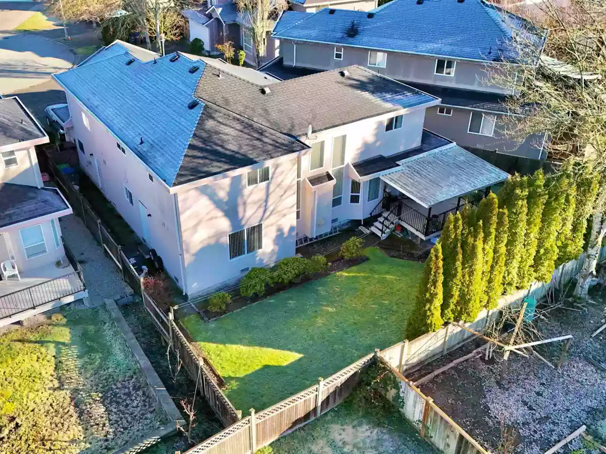 Front Yard Photo of 15878 99a Avenue, Surrey, BC