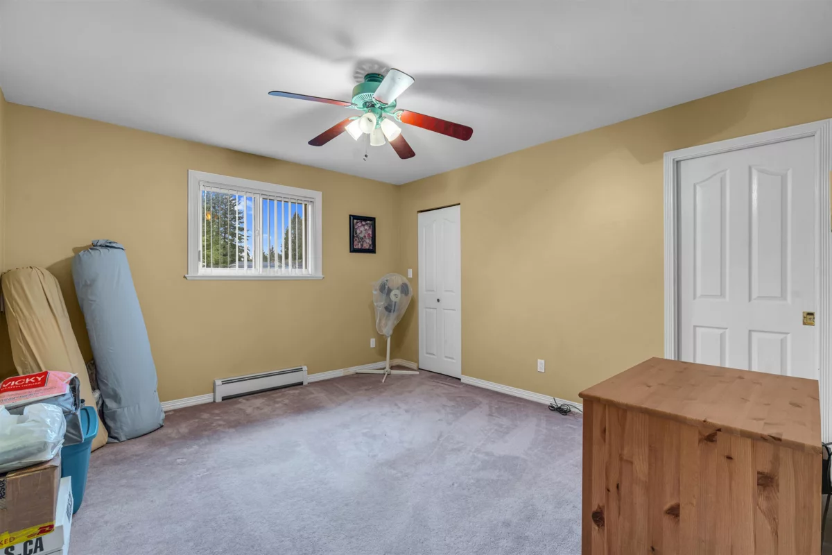 Hallway Photo of 15878 99a Avenue, Surrey, BC