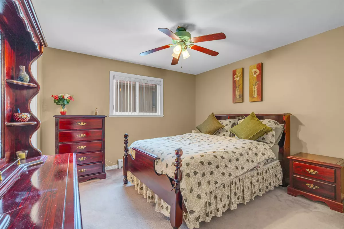 Laundry Room Photo of 15878 99a Avenue, Surrey, BC