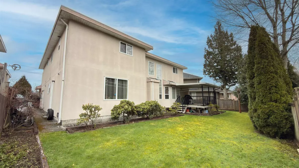Outdoor Patio Photo of 15878 99a Avenue, Surrey, BC