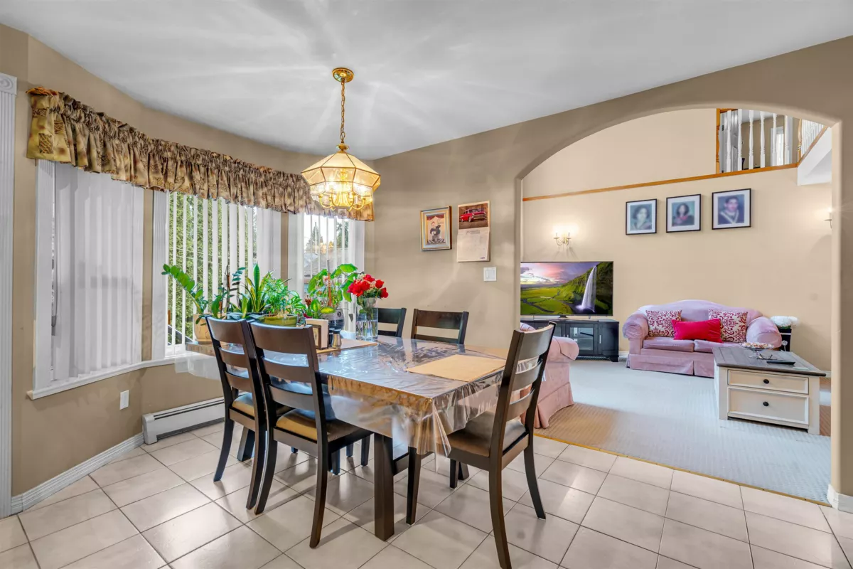 Walk-In Closet Photo of 15878 99a Avenue, Surrey, BC