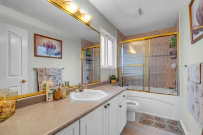 Mudroom Photo of 15878 99a Avenue, Surrey, BC