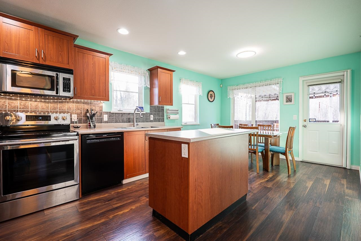 Dining Area Photo of 328 3000 Riverbend Drive, Coquitlam, BC