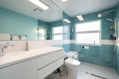 Primary Bathroom Photo of 328 3000 Riverbend Drive, Coquitlam, BC