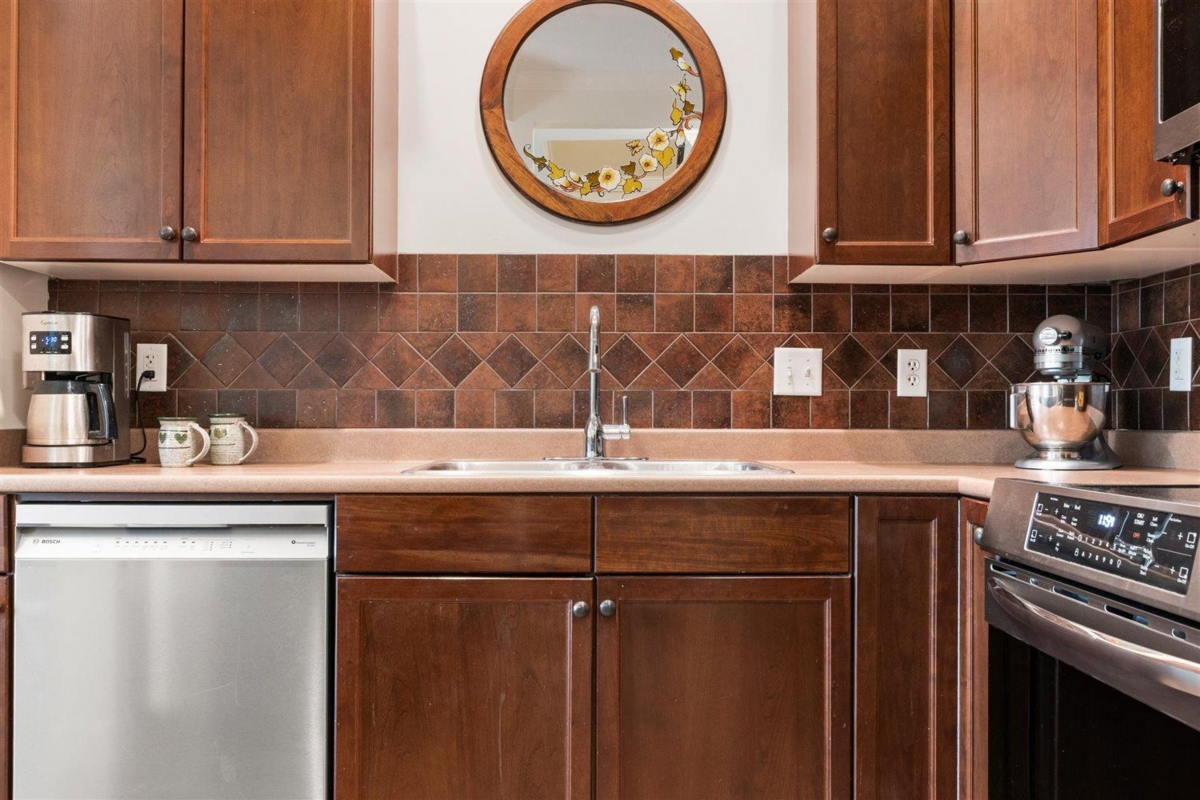 Breakfast Nook Photo of 23 46808 Hudson Road, Chilliwack, BC