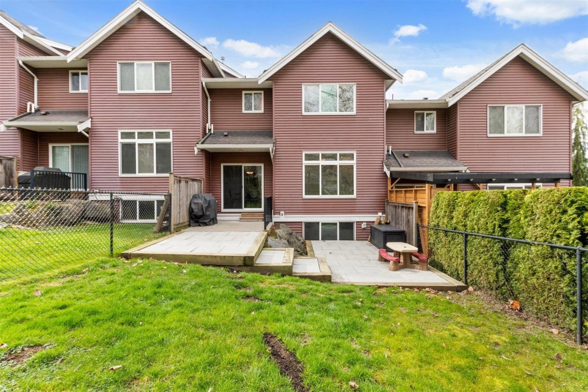 Swimming Pool Photo of 23 46808 Hudson Road, Chilliwack, BC