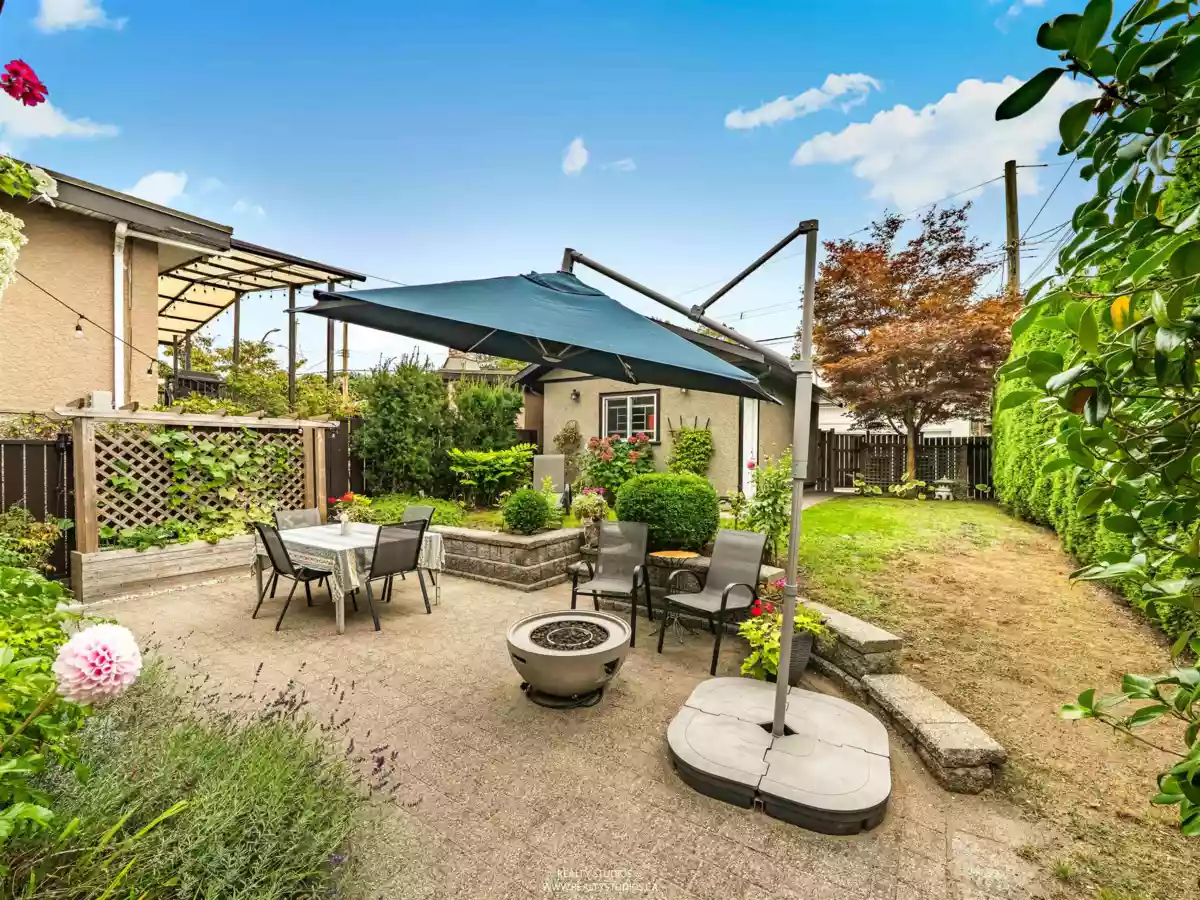 Hallway Photo of 2690 Kitchener Street, Vancouver, BC