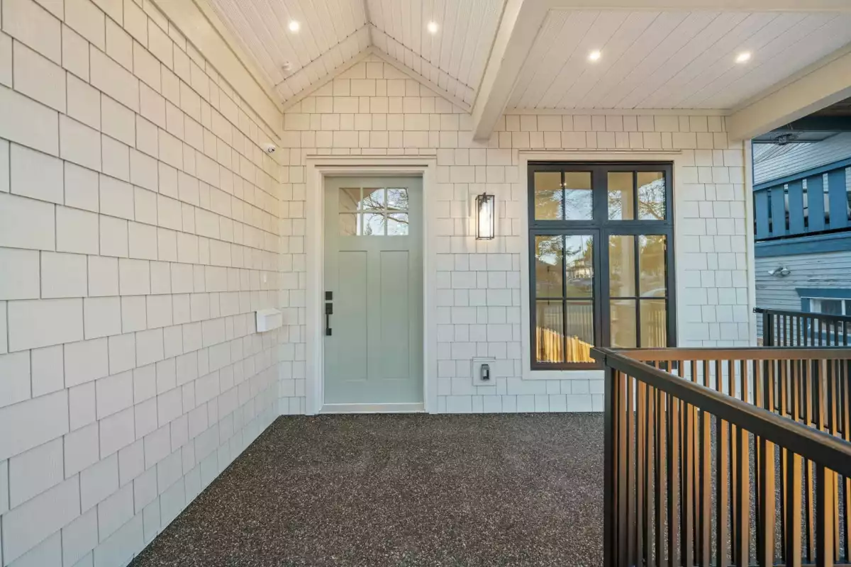 Entry Foyer Photo of 101 18171 59 Avenue, Surrey, BC