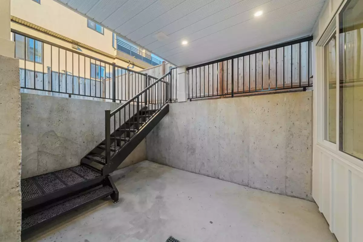 Hallway Photo of 101 18171 59 Avenue, Surrey, BC