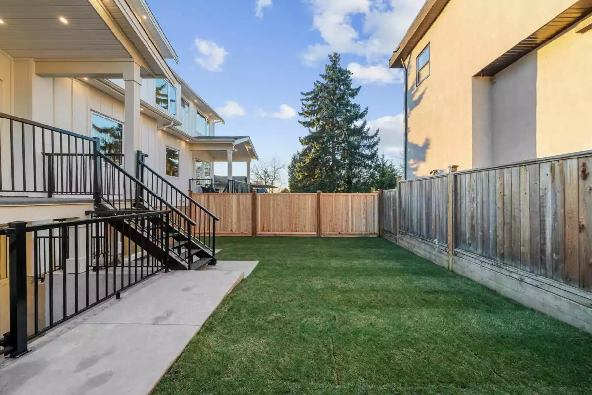 Staircase Photo of 101 18171 59 Avenue, Surrey, BC