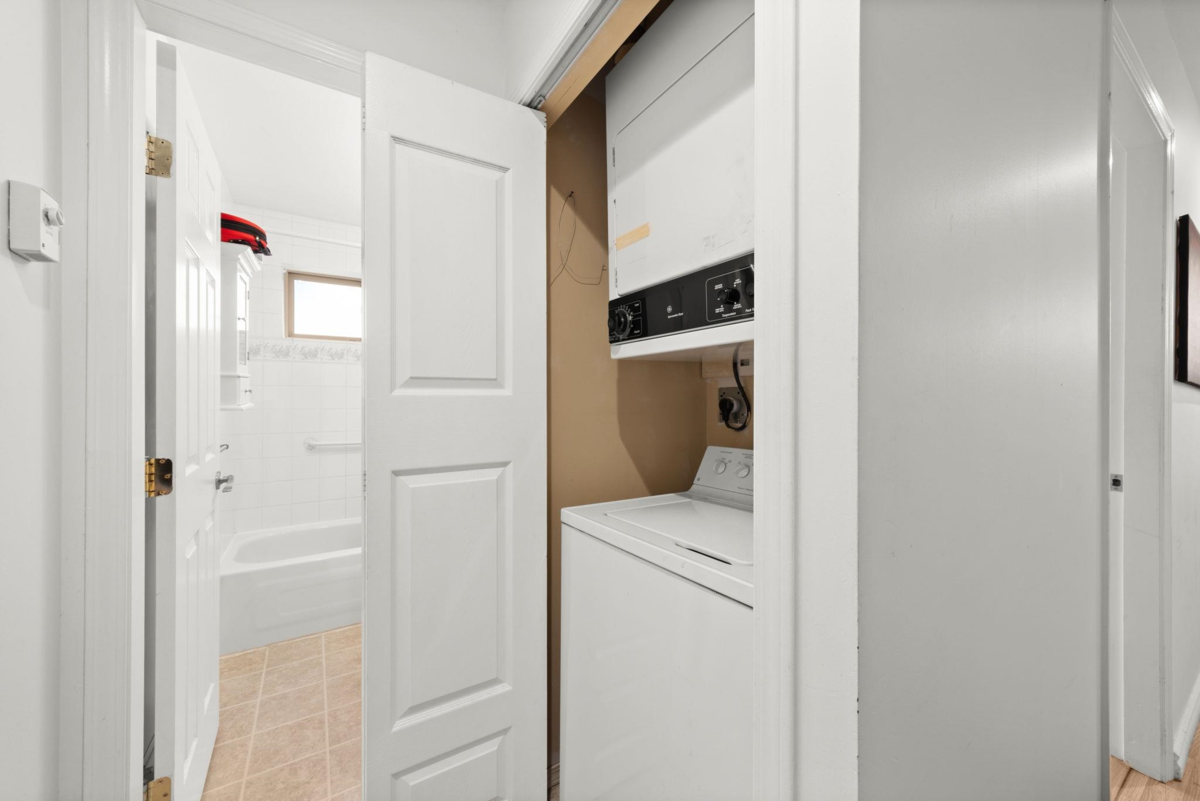 Basement Recreation Room Photo of 25 2378 Rindall Avenue, Port Coquitlam, BC