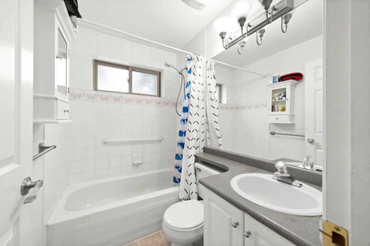 Bedroom 4 Photo of 25 2378 Rindall Avenue, Port Coquitlam, BC