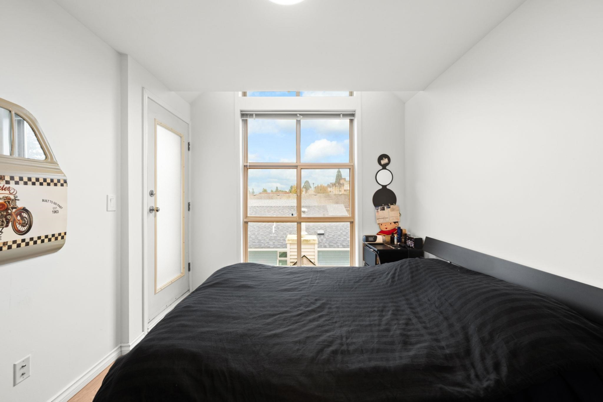 Powder Room Photo of 25 2378 Rindall Avenue, Port Coquitlam, BC