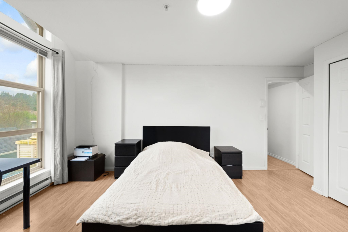 Primary Bathroom Photo of 25 2378 Rindall Avenue, Port Coquitlam, BC