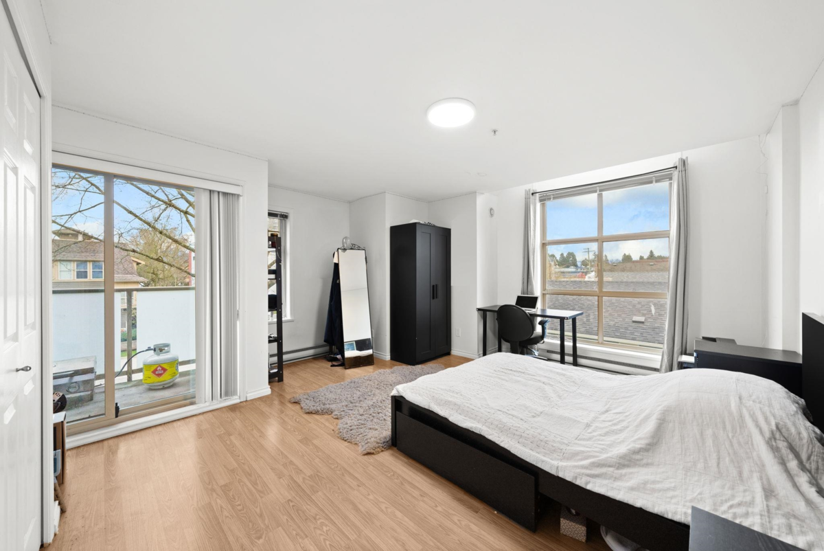 Primary Bedroom Photo of 25 2378 Rindall Avenue, Port Coquitlam, BC