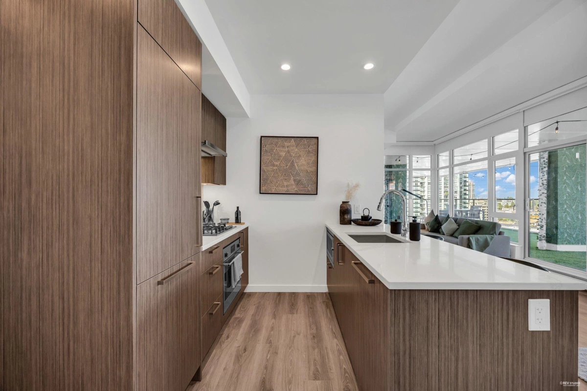 Entry Foyer Photo of 1403 13350 Central Ave Avenue, Surrey, BC