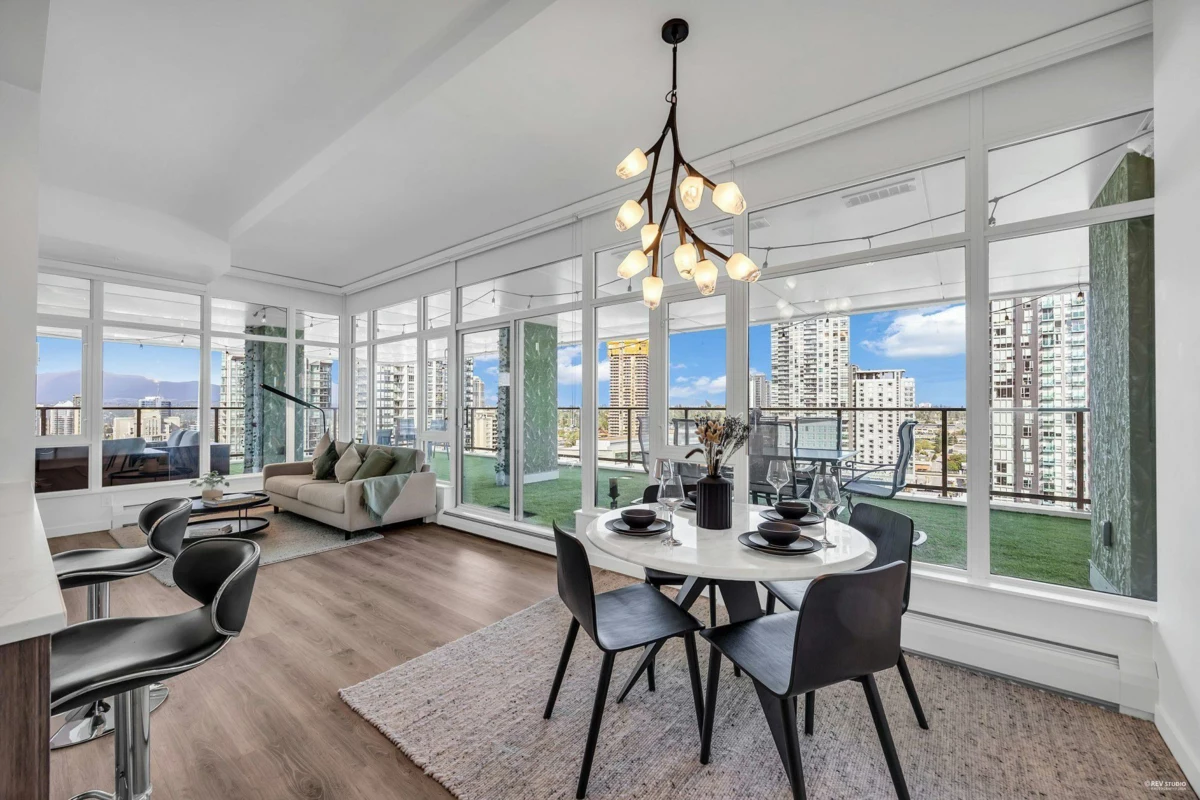 Hallway Photo of 1403 13350 Central Ave Avenue, Surrey, BC