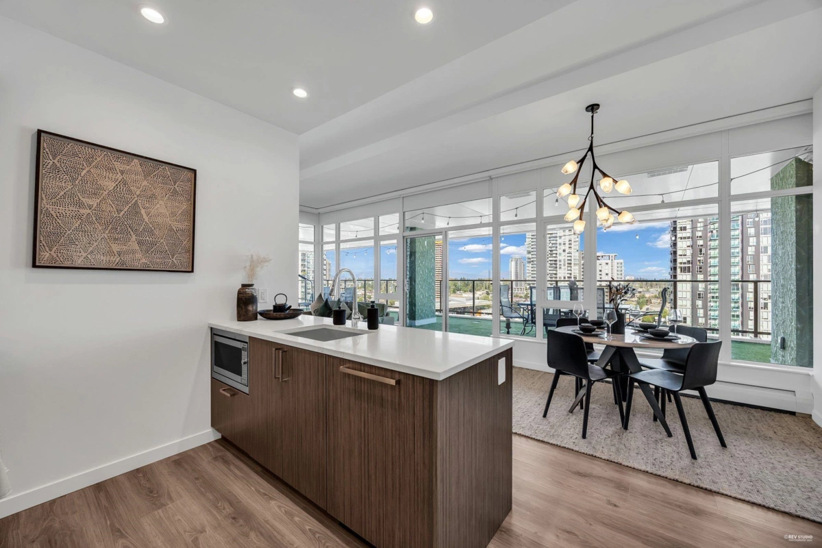 Mudroom Photo of 1403 13350 Central Ave Avenue, Surrey, BC