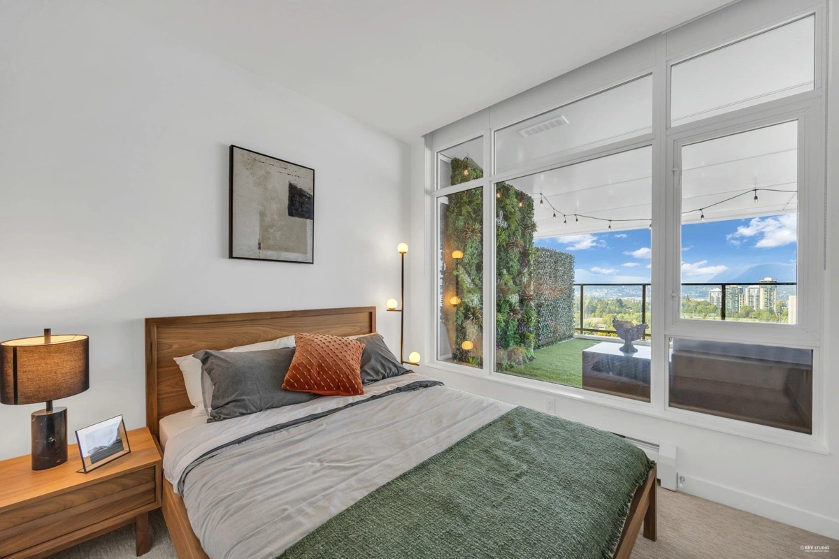 Swimming Pool Photo of 1403 13350 Central Ave Avenue, Surrey, BC