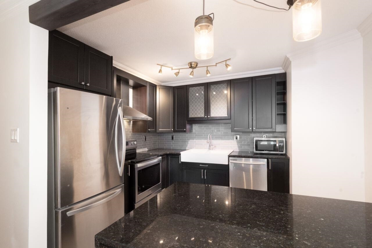 Kitchen Island Photo of 605 1245 Quayside Drive, New Westminster, BC