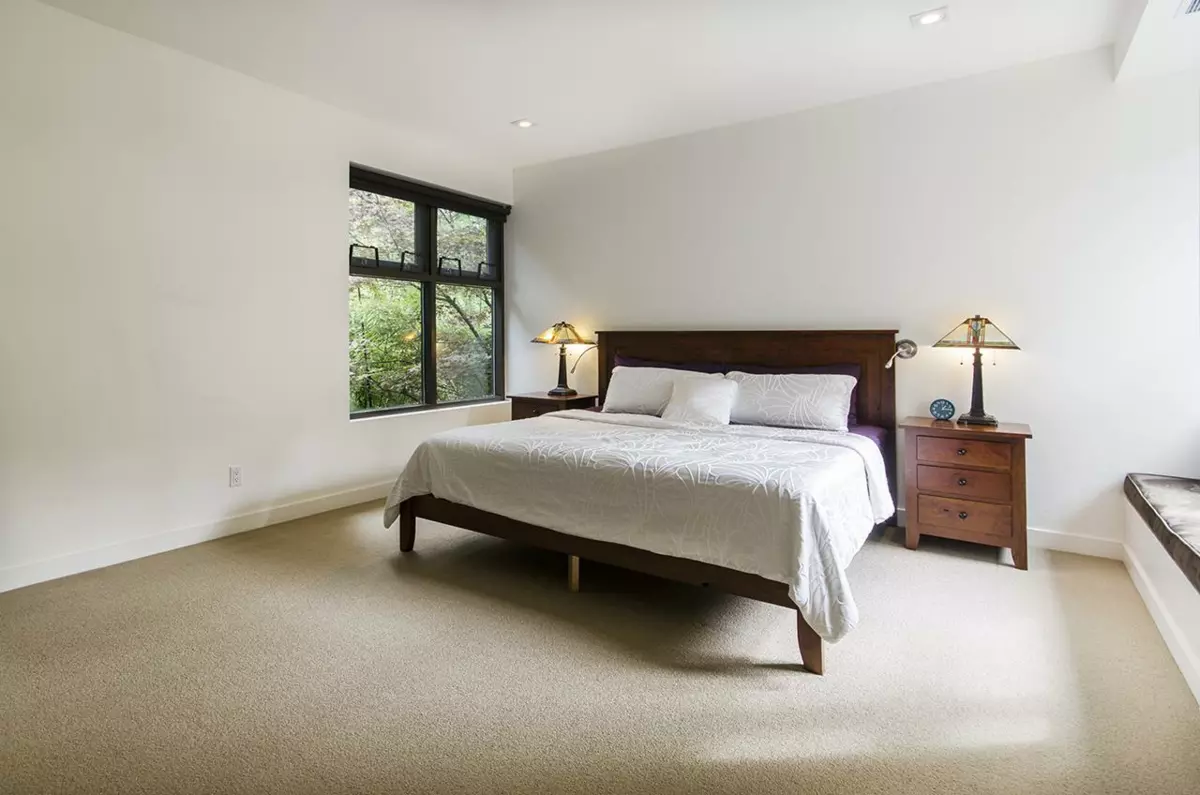 Guest Bathroom Photo of 2998 Rosebery Avenue, West Vancouver, BC