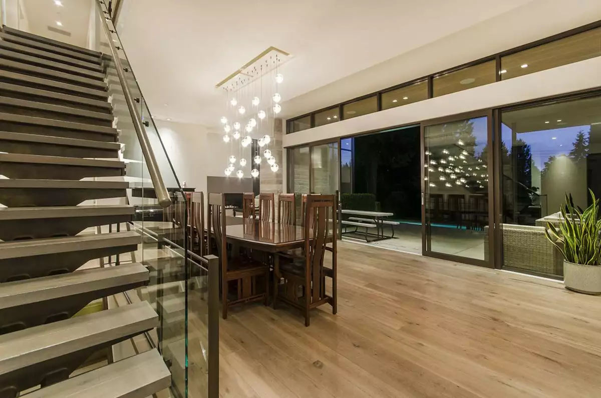 Walk-In Closet Photo of 2998 Rosebery Avenue, West Vancouver, BC