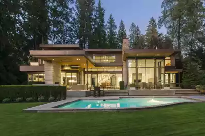 Front exterior of 2998 Rosebery Avenue, West Vancouver, BC